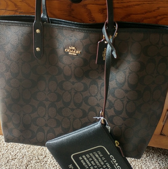 { Coach } Reversible Luxury City Tote - Picture 2 of 8